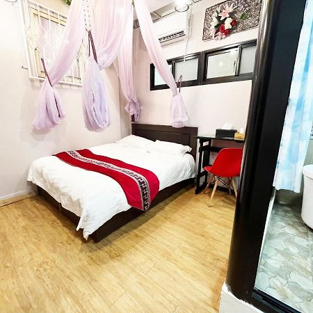 Woju Homestay Tainan Buitenkant foto