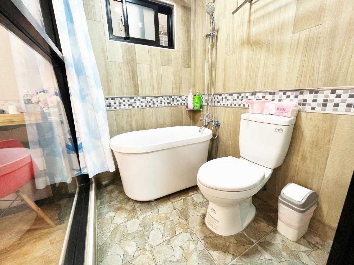 Woju Homestay Tainan Buitenkant foto