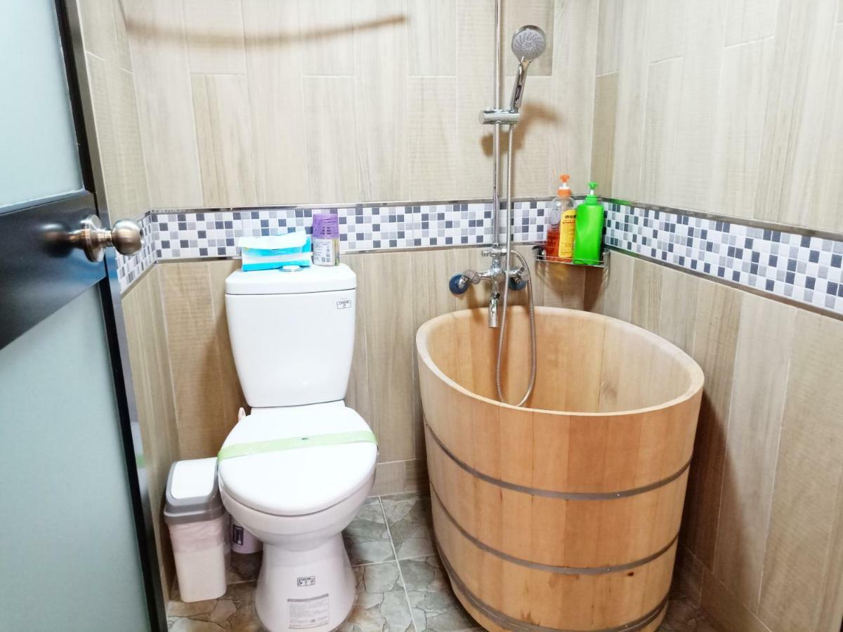 Woju Homestay Tainan Buitenkant foto