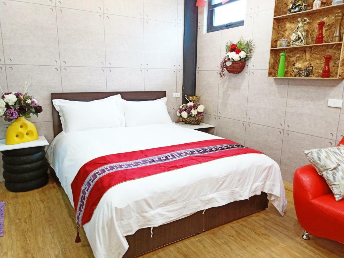 Woju Homestay Tainan Buitenkant foto