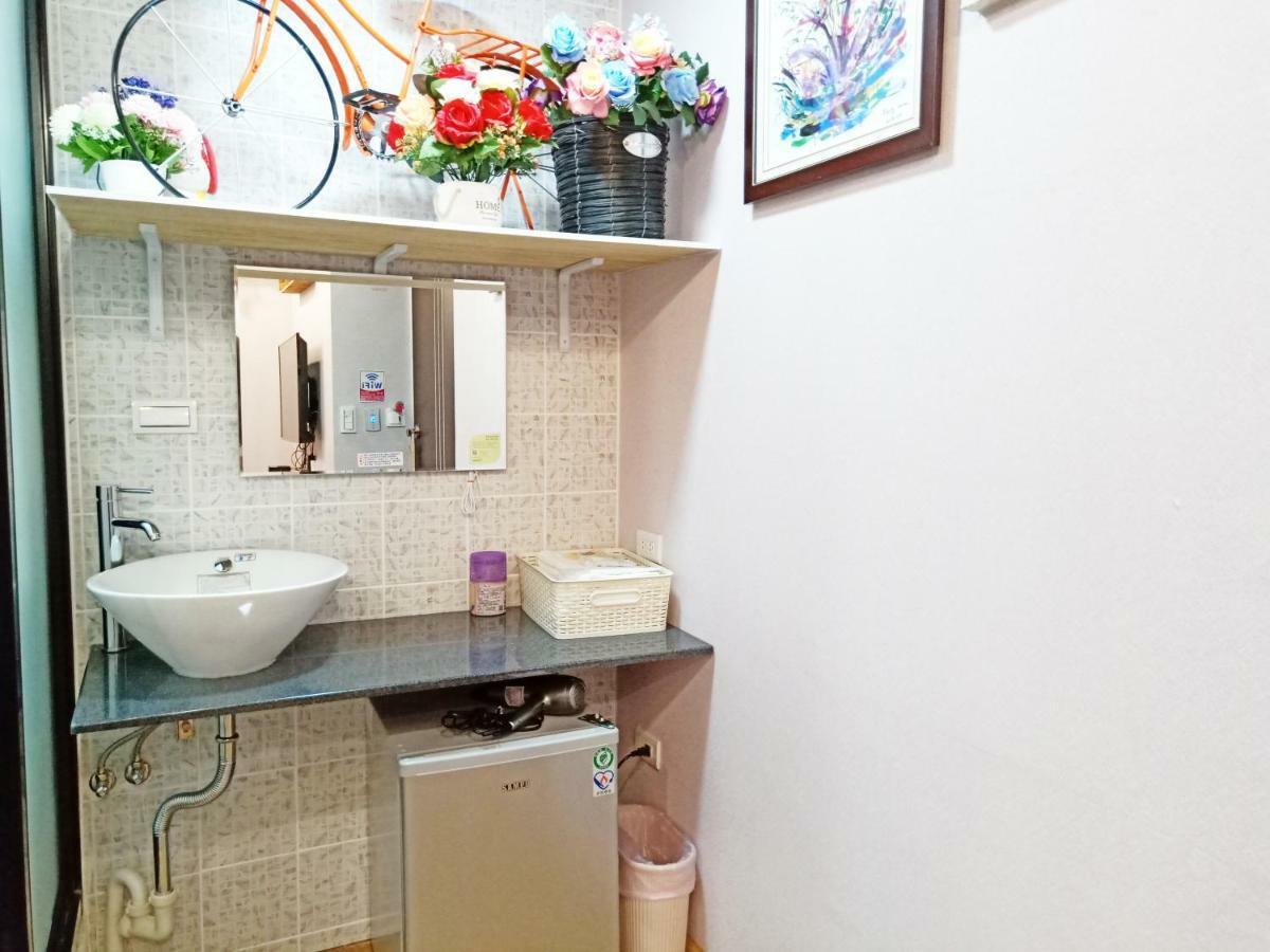 Woju Homestay Tainan Buitenkant foto