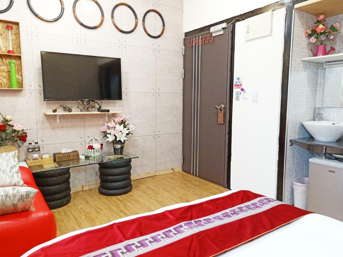 Woju Homestay Tainan Buitenkant foto